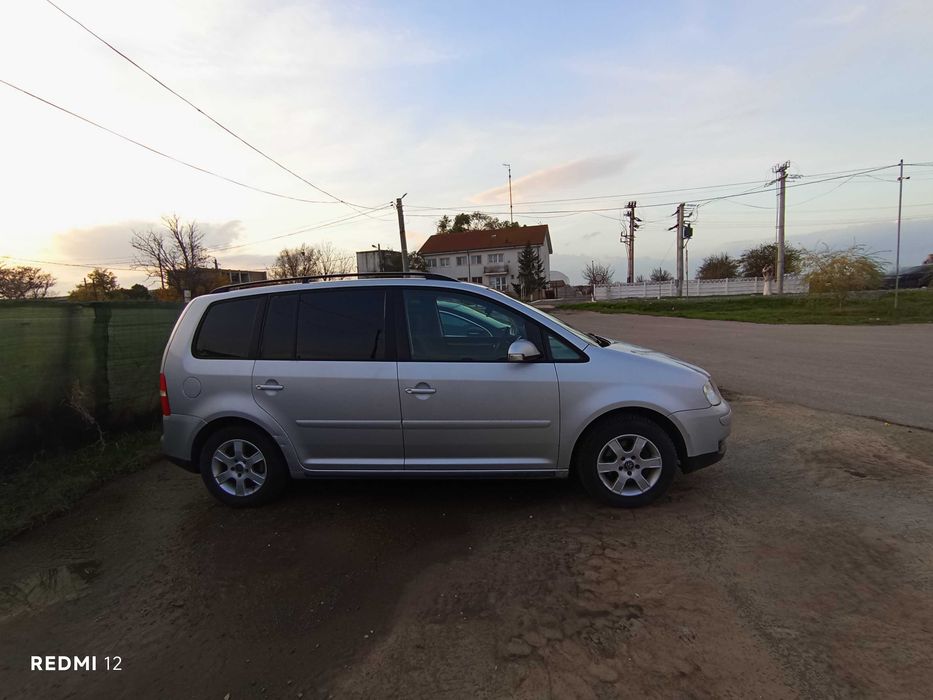 Vând Volkswagen Touran