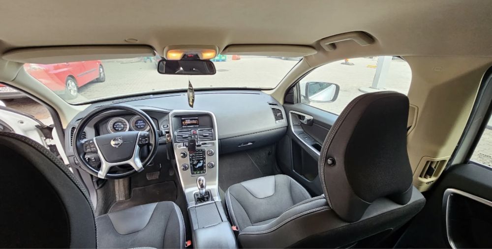 Valabil:  Volvo XC 60 D5 AWD Geartronic Momentum