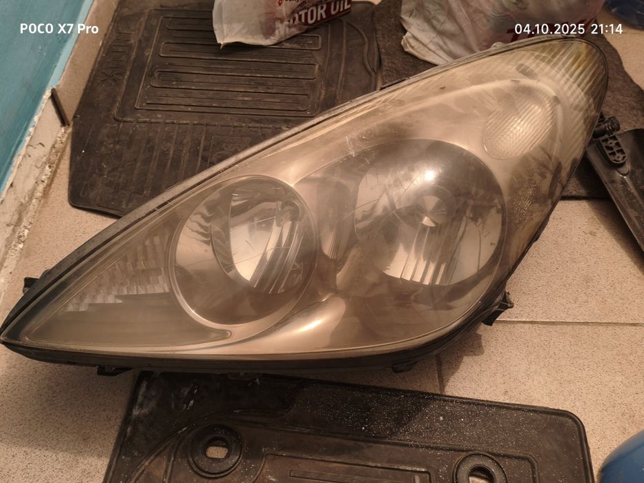 Одна фара правая