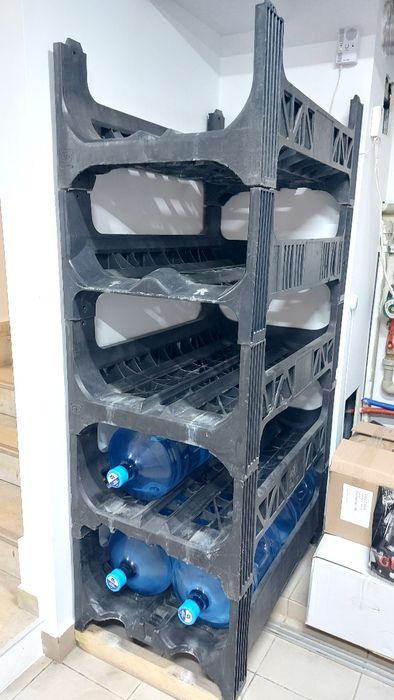 Vând suport / rastel pentru bidoane de apa 20l + 6 bidoane pline noi