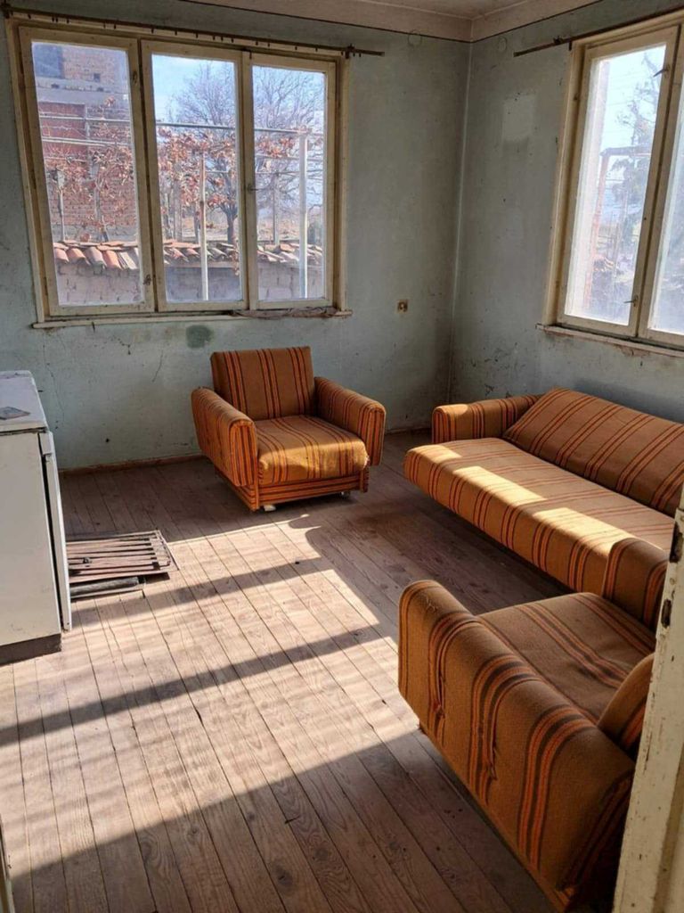 Продава се Къща в Карлово - 164 кв.м за 389 €/кв.м - Снимка #2