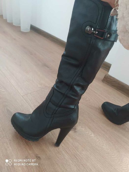 Запазени ботуши на висок ток с пухче отвътре