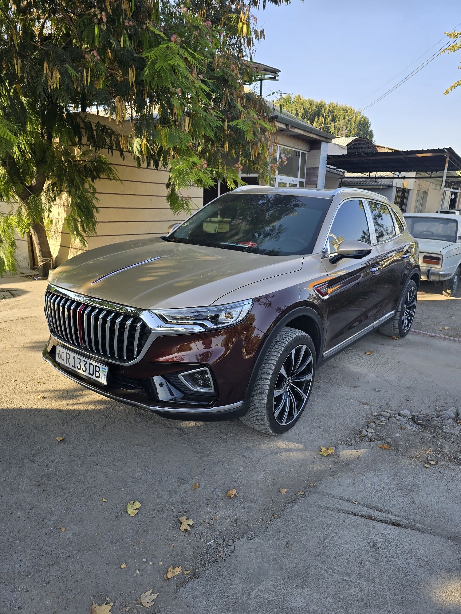 Hongqi HS5  сотилади