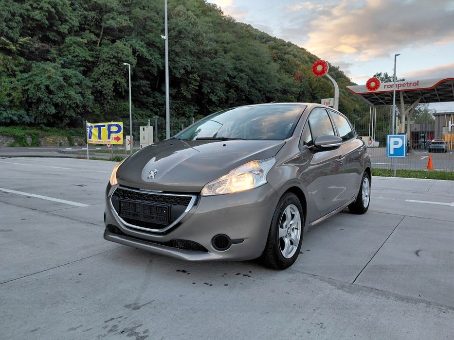 Peugeut 208 1,6 diesel an 2014 euro 5 Navigație/ Incalzire scaune .