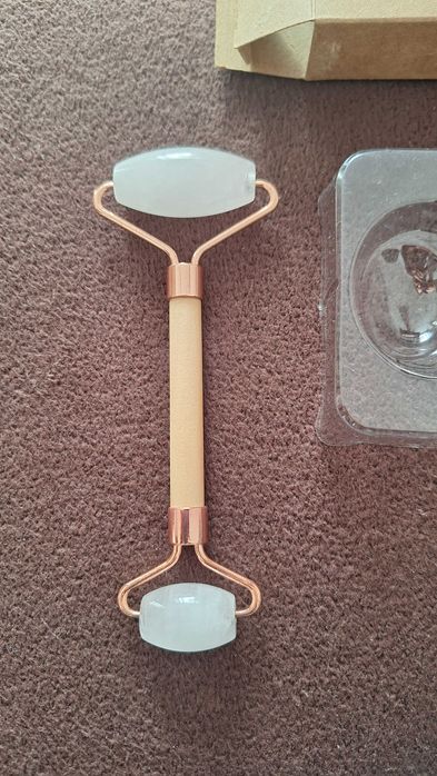 Розов ролер за лице