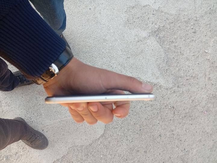 Iphone Se 2022 sotiladi aybi yuq ochilmagan