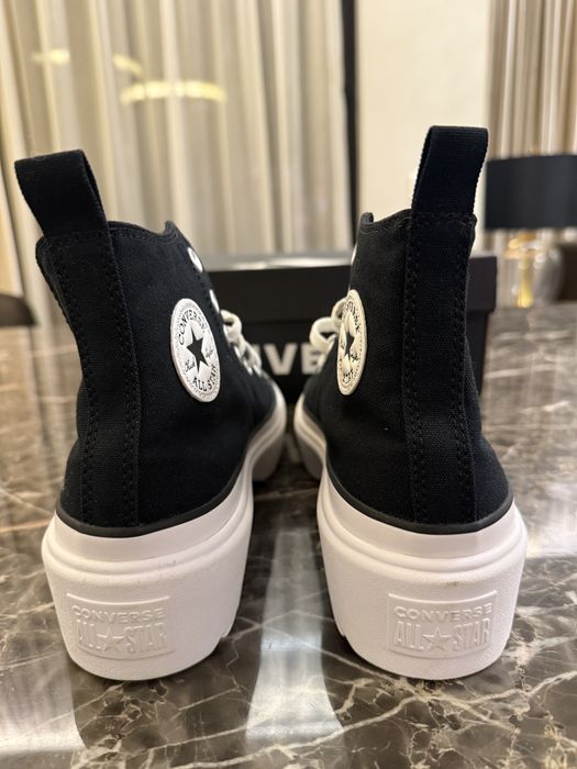 Кецове converse размер 39 с платформа черни с бяла подметка