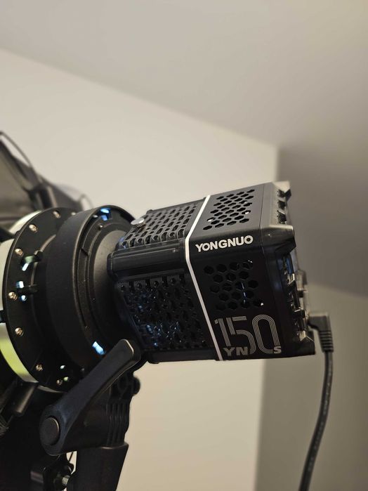 Lampa Foto/Video Yongnuo YN150S 150W, Softbox Bowens, Alimentator NOU