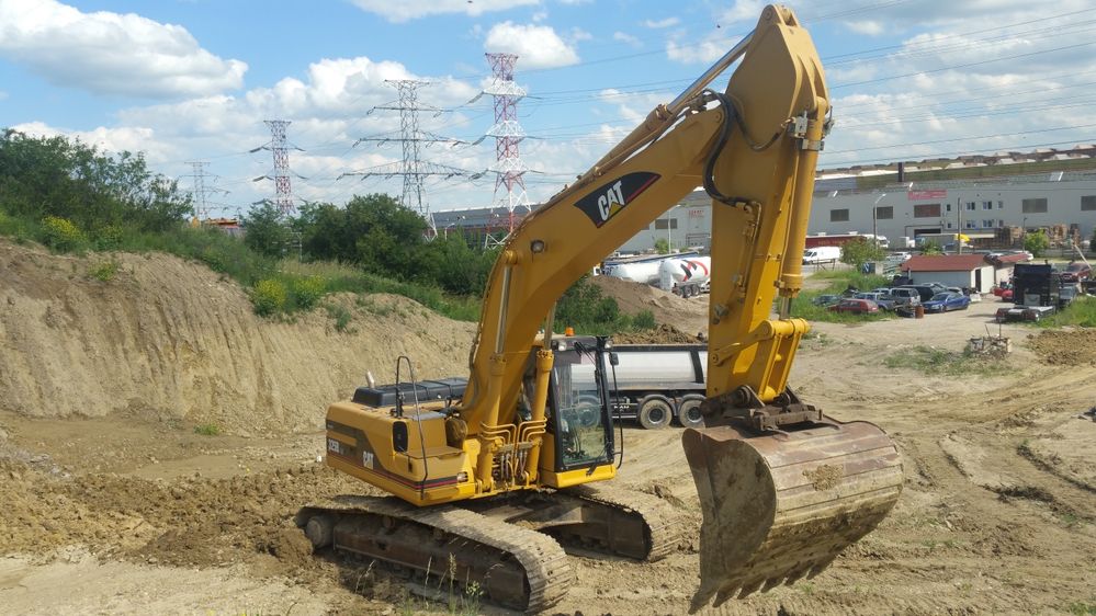 Excavator de închiriat