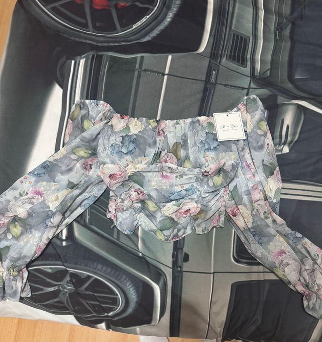 Топ, чисто нов с етикет стандартен размер