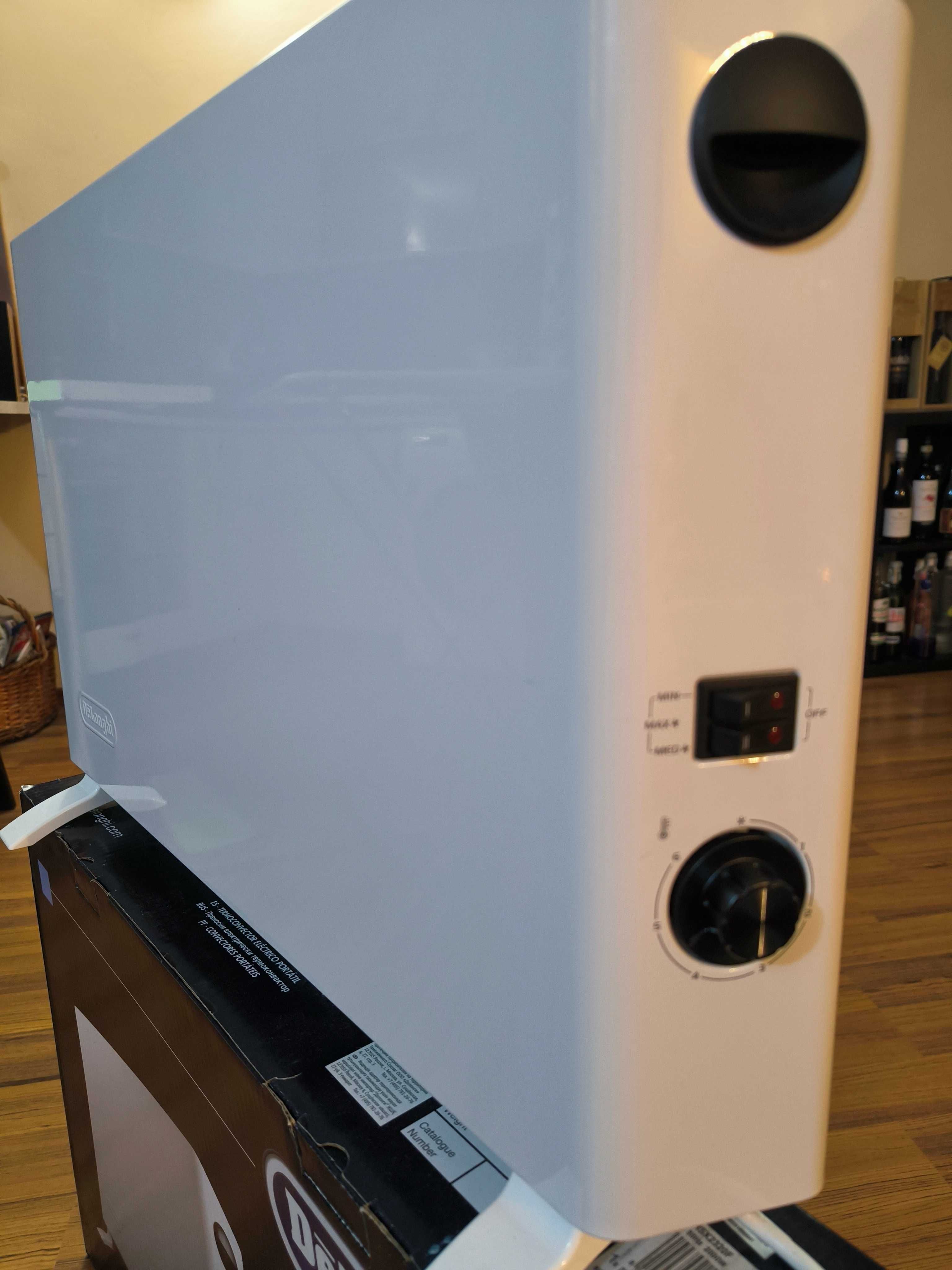 Електрически Конвектор Делонги HSX SLIM