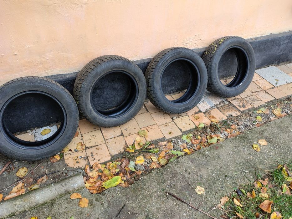 Vând anvelope iarnă Hankook 175/60/14