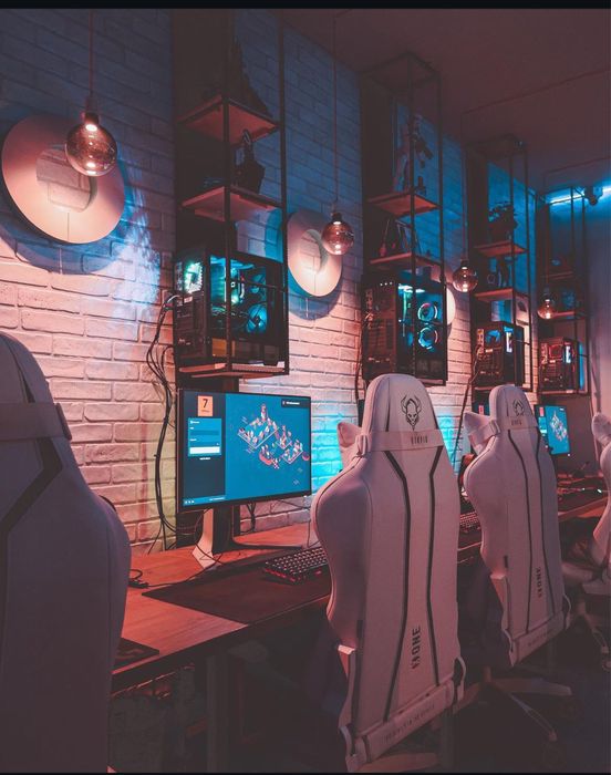 Se vând 5 pc’uri!