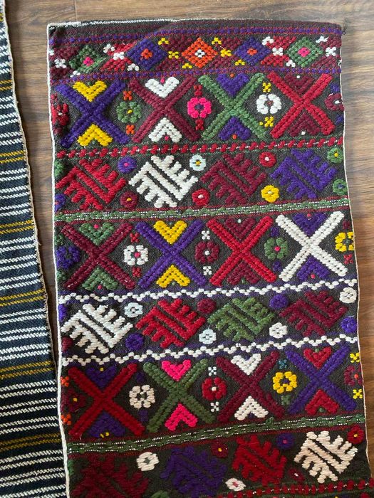 Автентична традиционна престилка от носия и възглавници