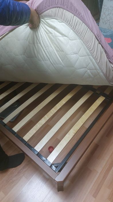 Продам двух спальную кровать 150*200