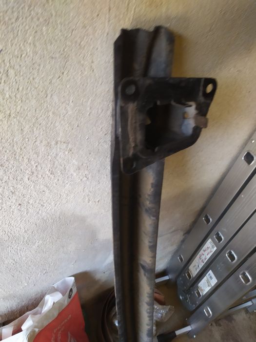 Продавам задна греда за броня