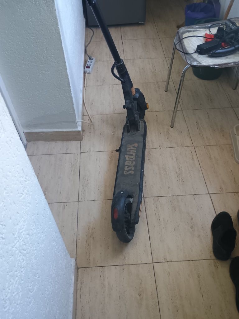 Vând trotinete electrică surpass