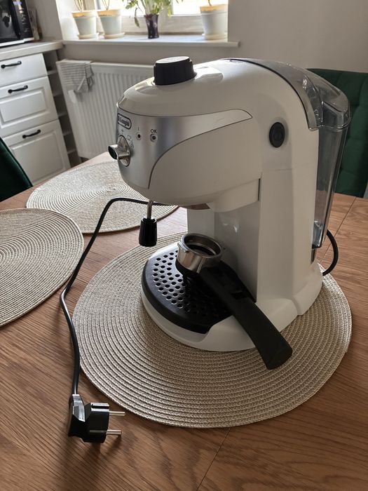 Espressor De’Longhi EC221.W, dispozitiv spumare, sistem capucino, alb