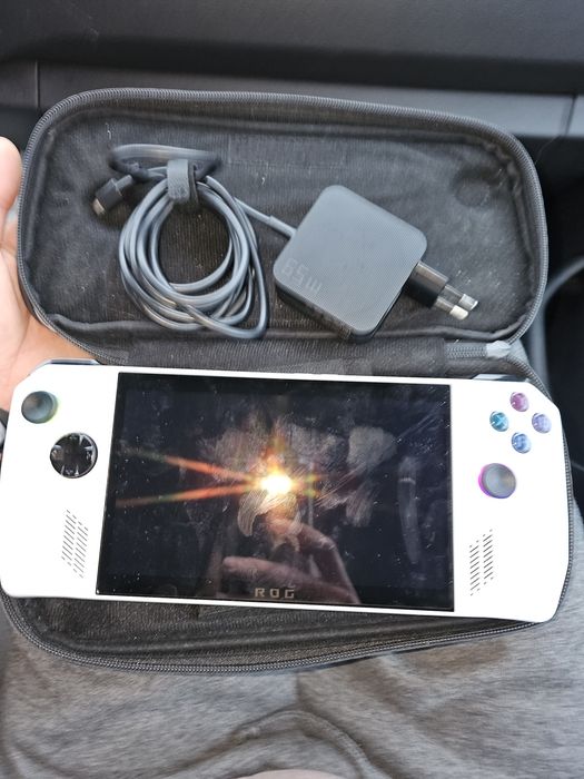 Consolă portabilă ASUS ROG Ally – stare foarte bună + încărcător origi