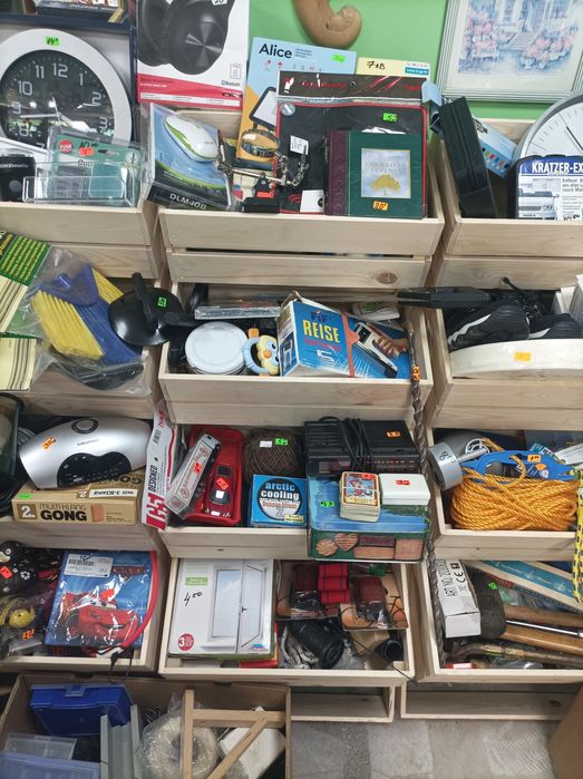 2 бр Стелажи  с декоративни касетки