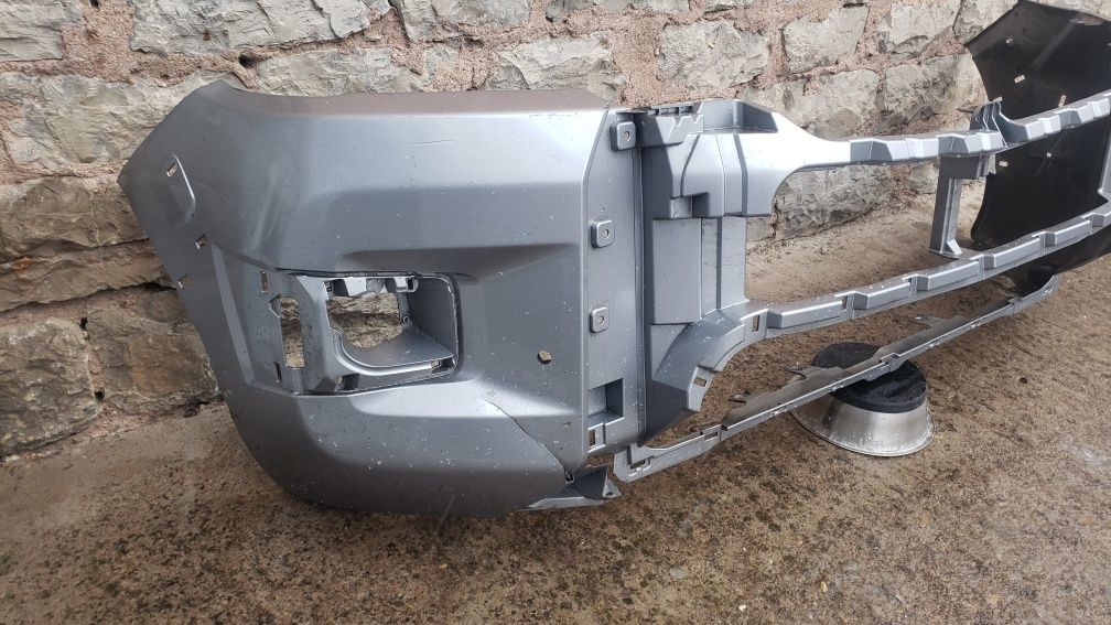 bronq/broni Toyota Hilux 2019-24g.