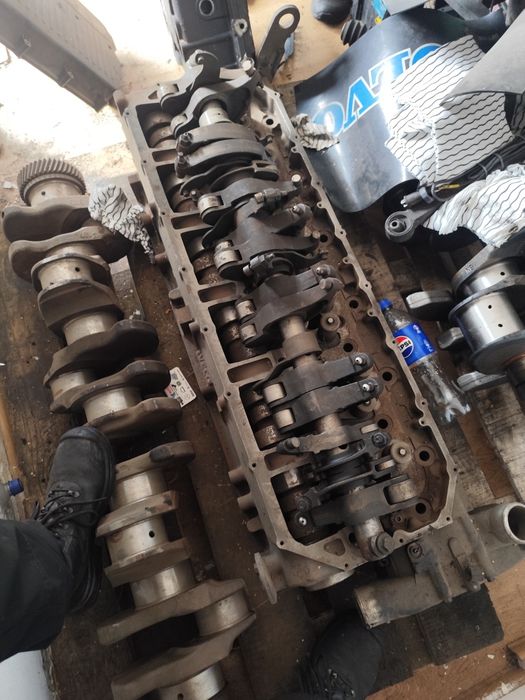 Vând chiuloasă motor Iveco cursor