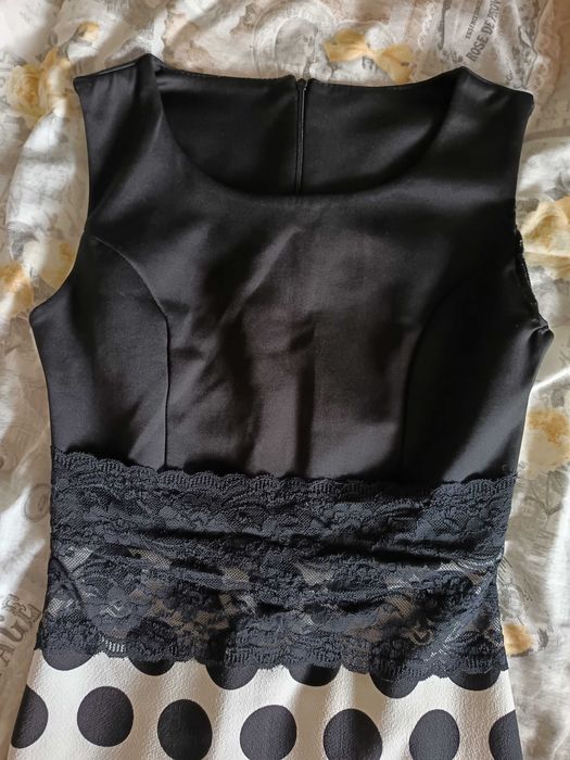 Дамска черна рокличка на точки