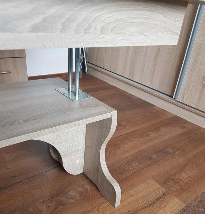 Разтегателна маса с повдигащ механизъм.