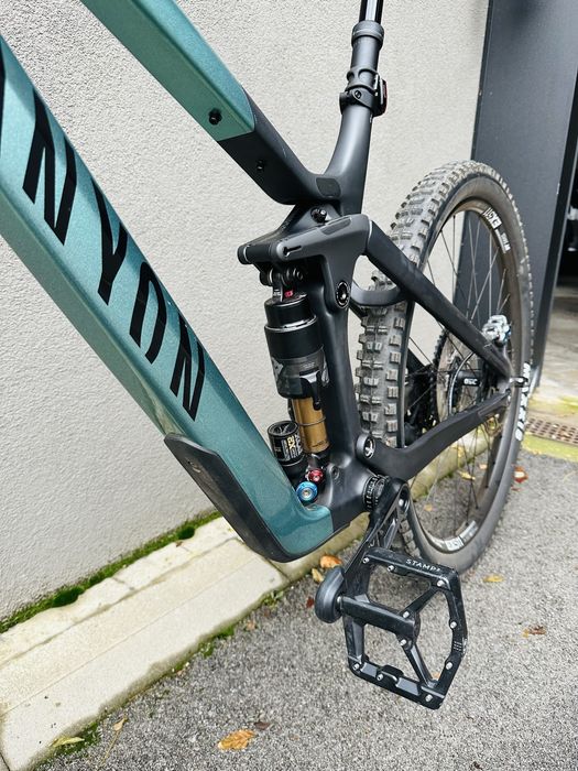 Canyon Strive CFR 2024 – L / Carbon / Magura MT7 / Kashima