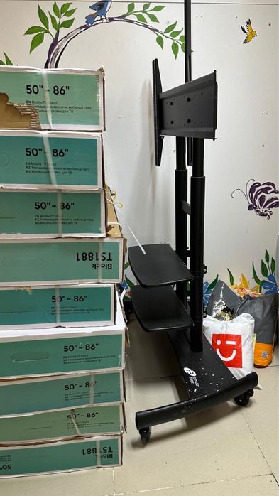 Мобильная стойка , для телевизора и ЛЕД экрана