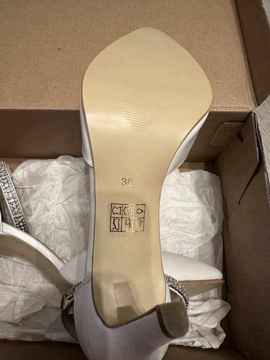 Pantofi de mireasa de piele