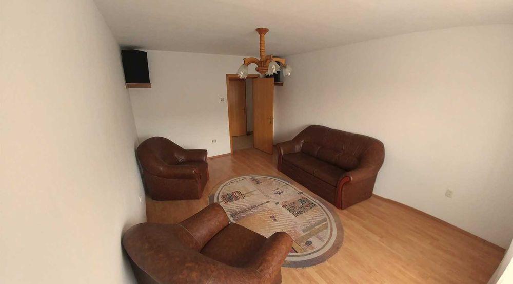 Apartament spațios cu 3 camere, construit în 2001