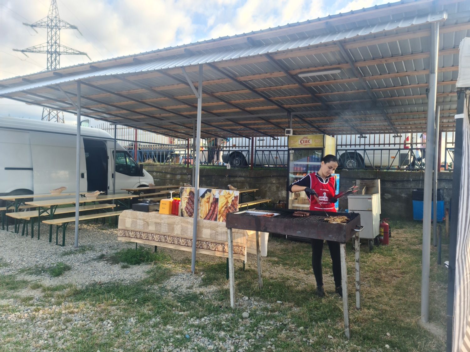 Fast Food -Vând taraba mici în targ Ionesti vad foarte bun