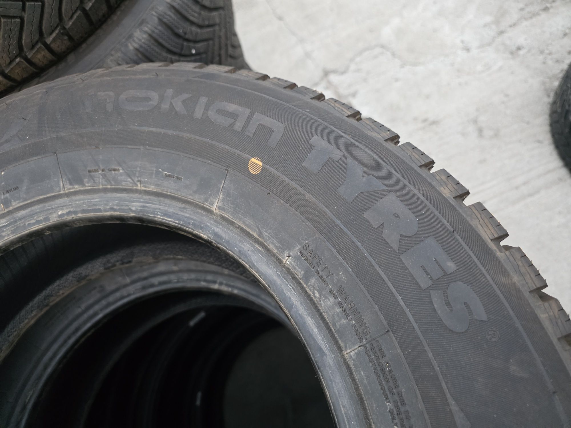 2бр Като нови зимни гуми 205 70 15 - Nokian - DOT 2023