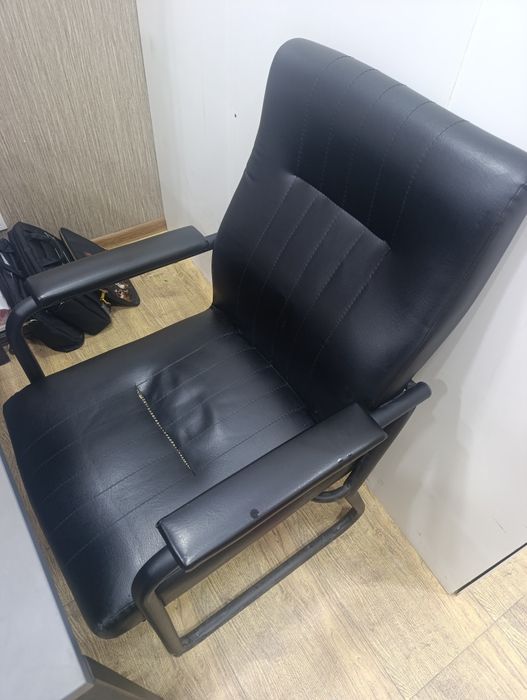 Yumshoq ofis stoli sotiladi