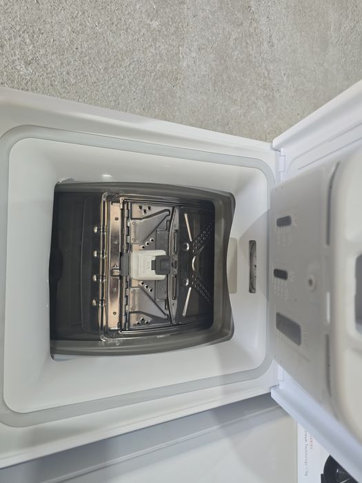 Нова инверторна пералня с горно зареждане Bauknecht 6 кг