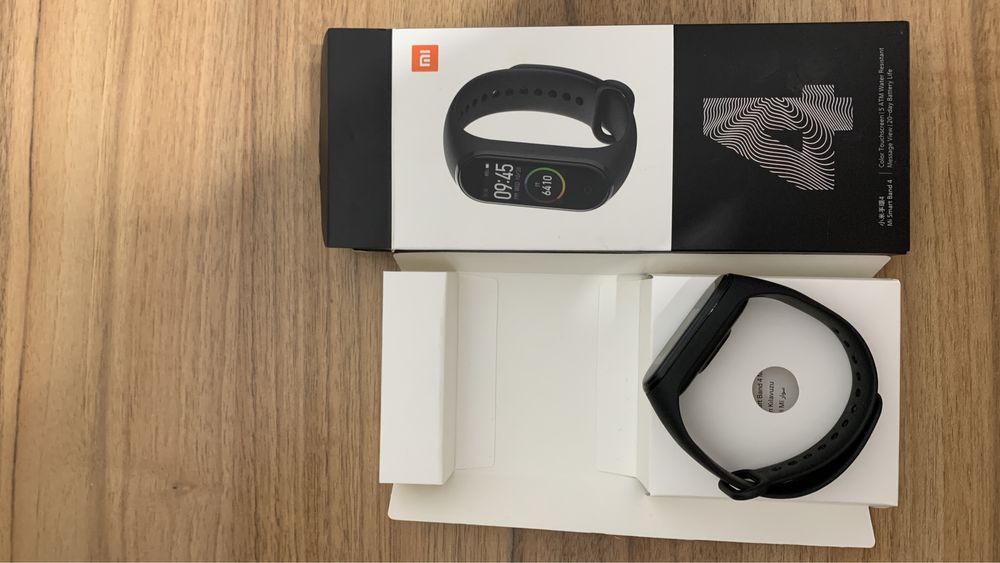 Смарт часы Xiaomi Mi band 4