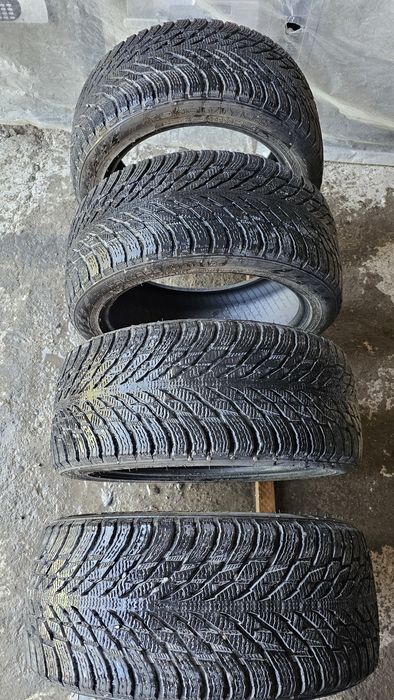 Зимние шины Nokian Hakkapeliitta R3 235/45 R17 
В отличном состоя