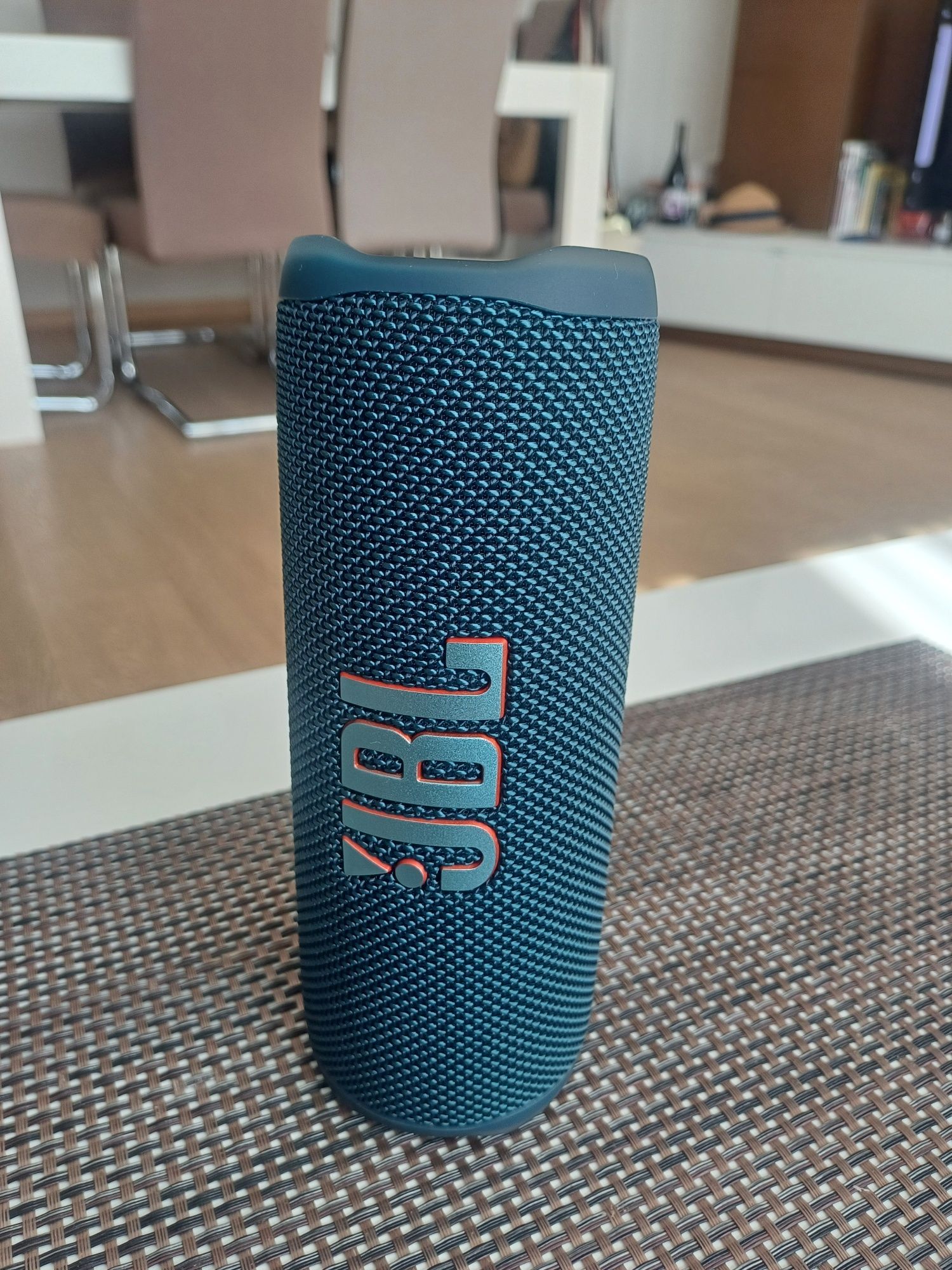 Колонка JBL FLIP 6 by HARMAN