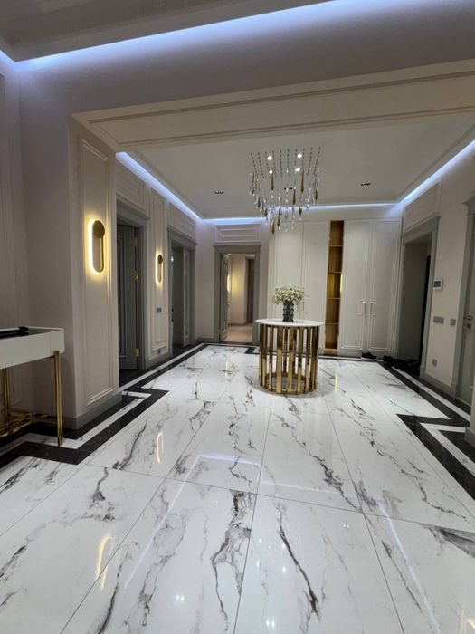 Срочно эксклюзивная кв ПРОДАЕТСЯ 4/2/5  на: Ц-1 180м2 банковский дом