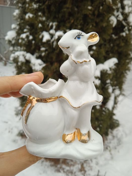 Фарфоровая статуэтка мышка