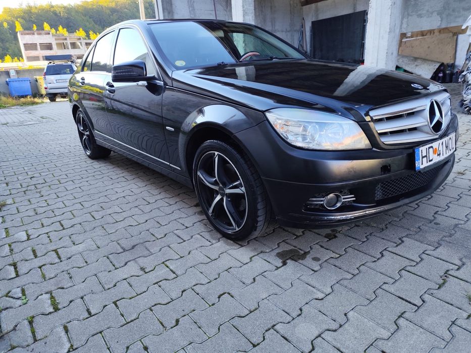 Vând Mercedes C200 diesel berlină.