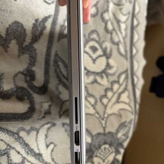 Macbook pro late 2013  i5 2,4-2,9 boost  8gb ram с ново зарядно
