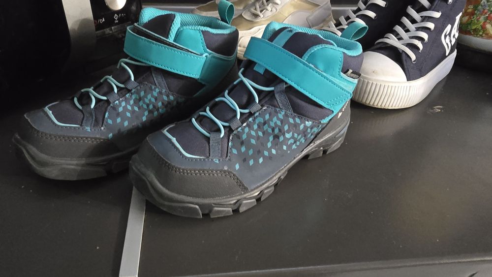 Спортни обувки за момиче