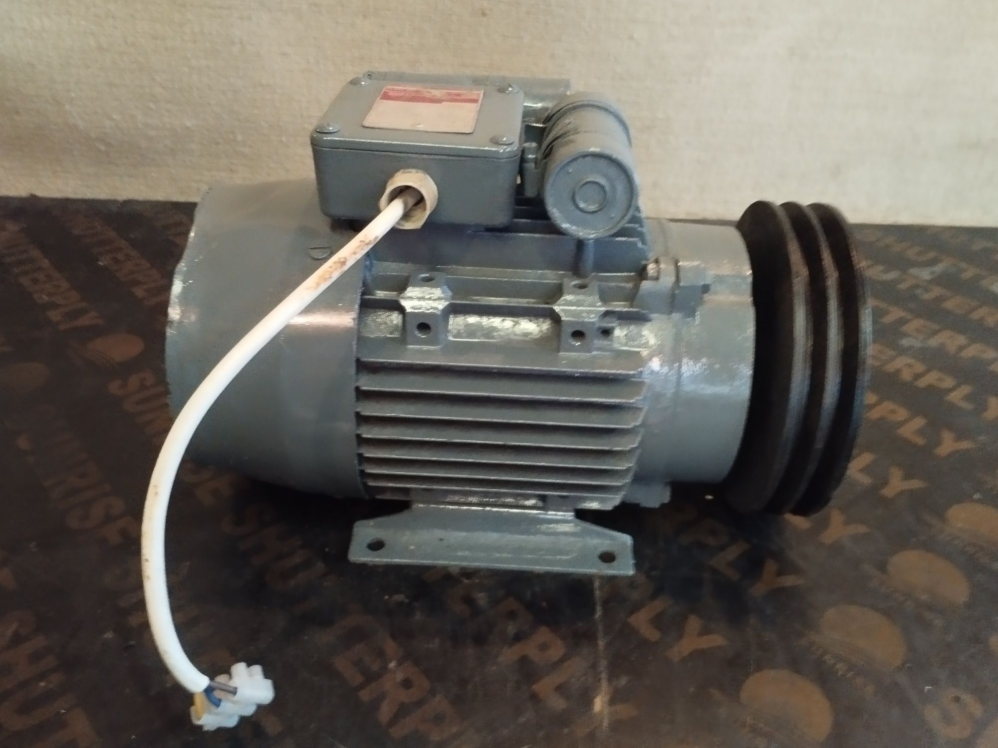 Големи монофазни мотори ,двигатели,2,5KVA и внос от Англия