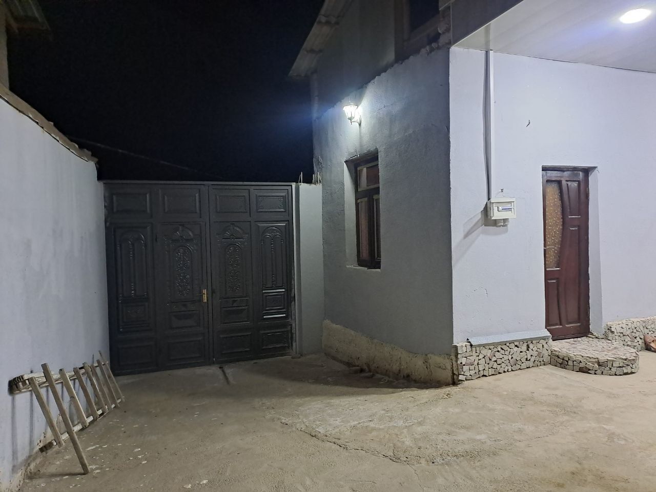 Учкахрамон Ховли