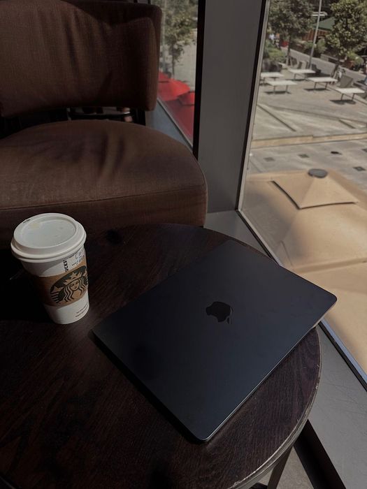 Macbook air m2 16/256 100 % USA apple  23 ta sikl 25 soatgacha yetadi