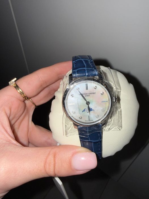Продавам чисто нов часовник Frederique Constant