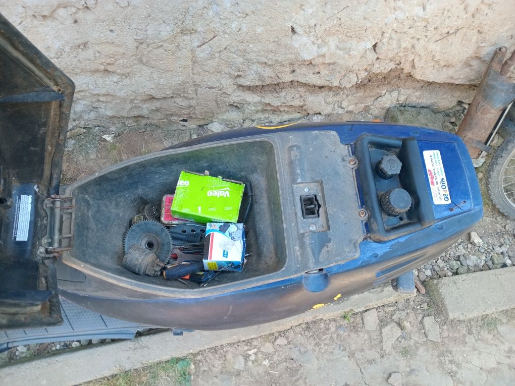 Vând malaguti f12 550 neg