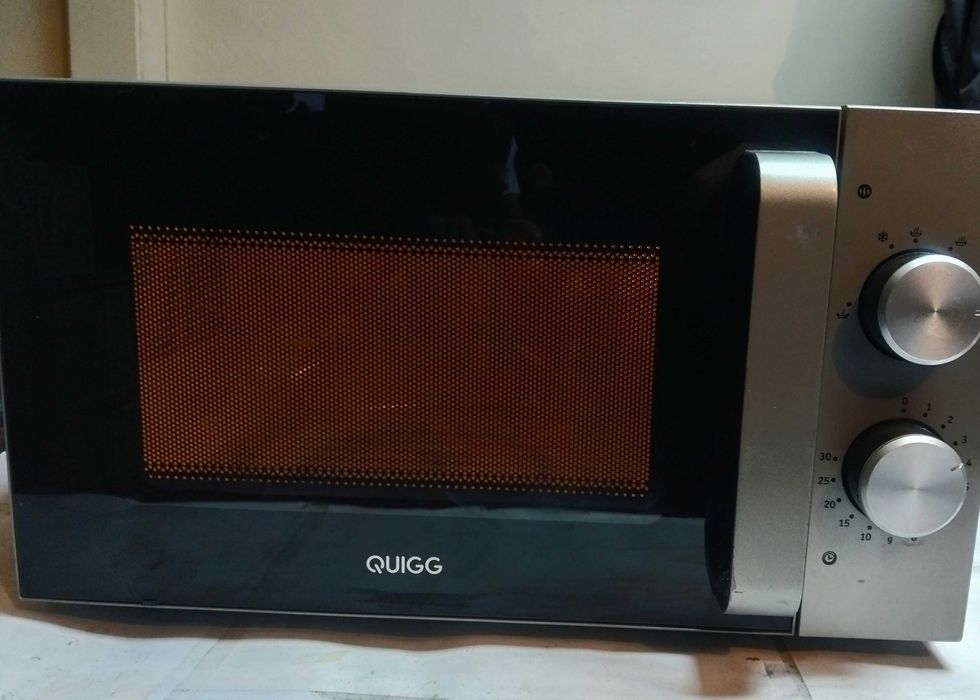 Микровълнова печка QUIGG